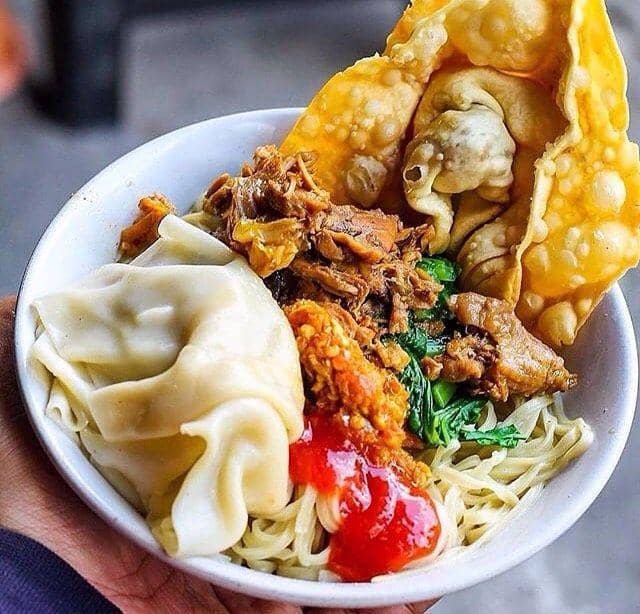 Mie Ayam Legit Pak Sam: Rasa yang Menggigit di Kalimantan Cilacap